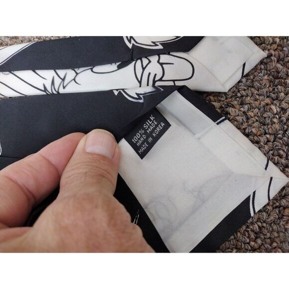 VTG 1992 Looney Tunes By Balancine TAZ Hand Made Silk Tie Bugs & Tazmanian Retro - Picture 5 of 8